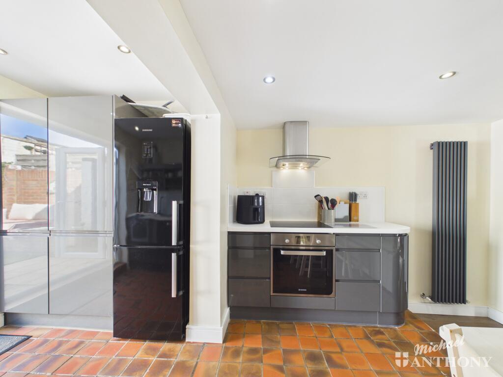 House in Wing, Burcott - More