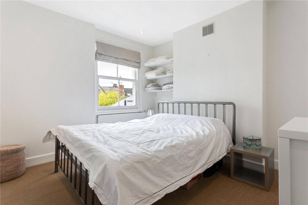 Apartment in London - More