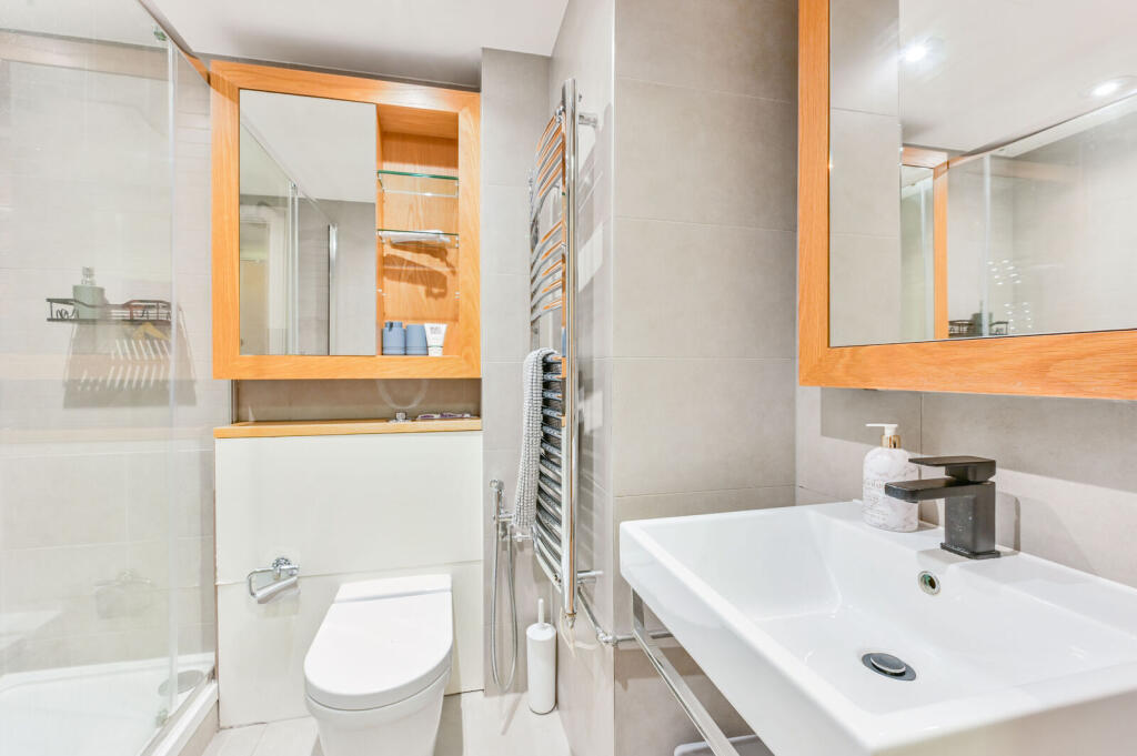 Apartment in London, City of Westminster - More
