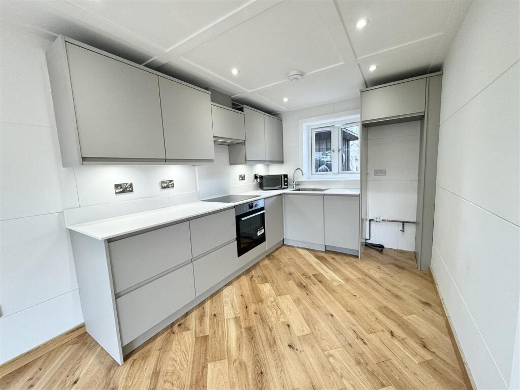 Victoria Road, Parkstone, Poole photo 2
