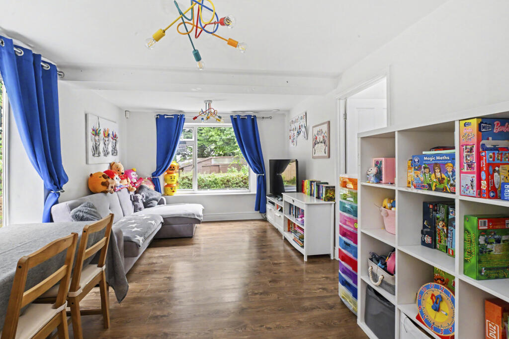 House in Hemel Hempstead - More