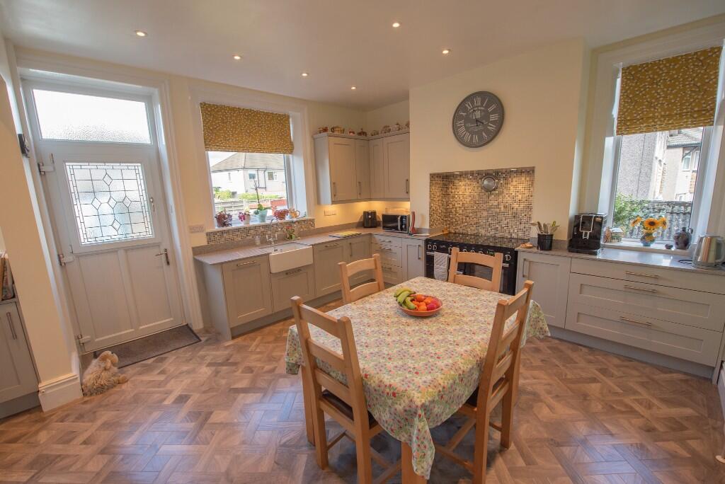 House in Sutton - View 4