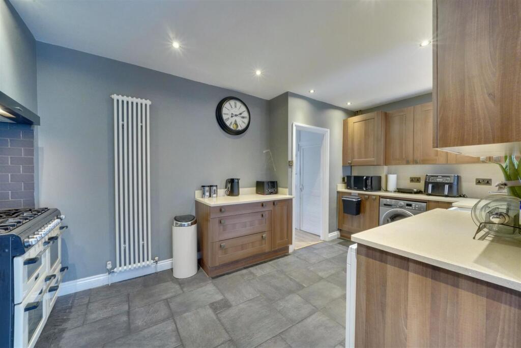 House in Enfield, Enfield Highway Shopping Centre, Ponders End - View 4