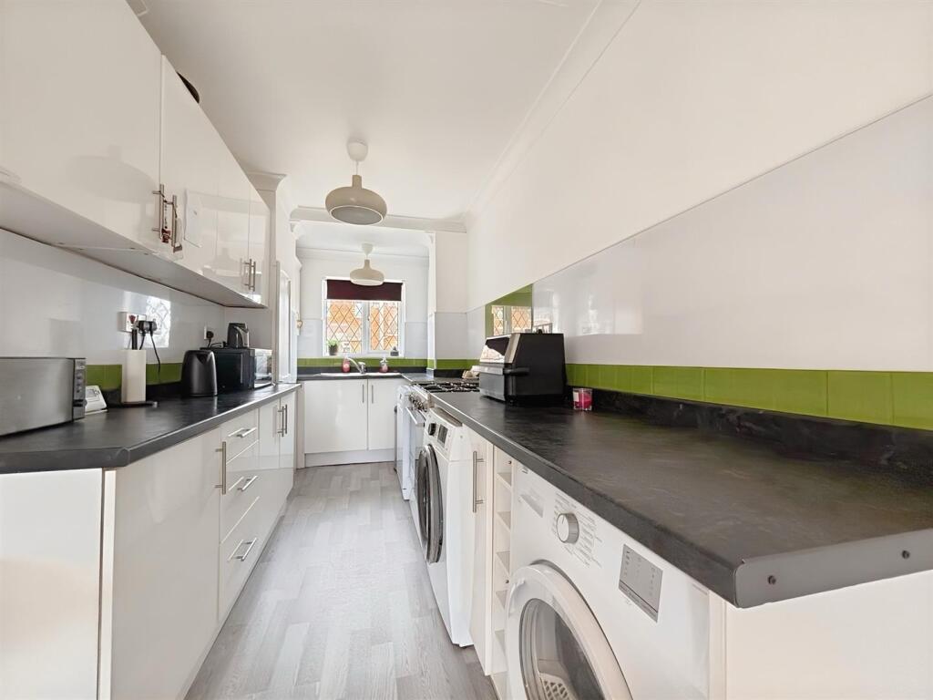 House in Southend-on-Sea - More