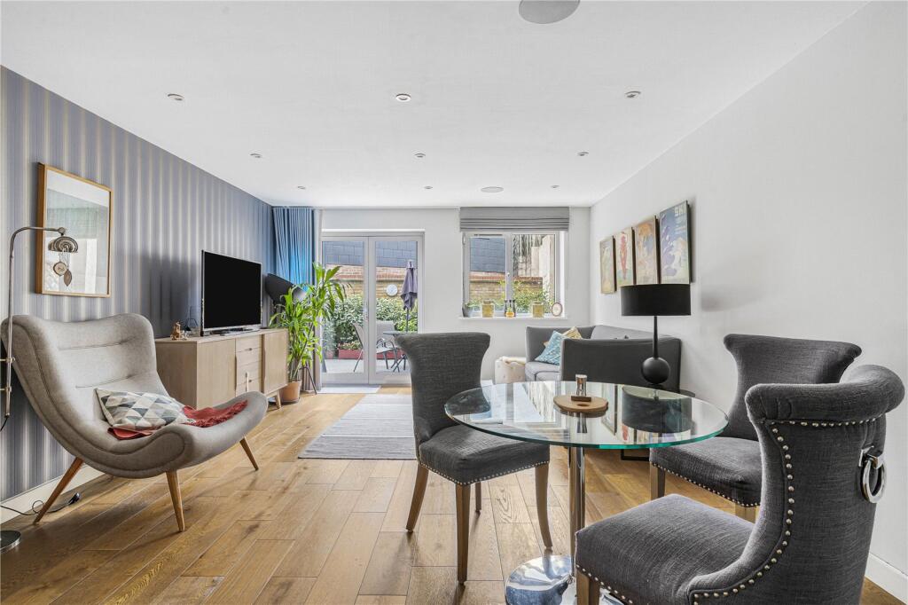 3-bed flat on Mile End Road, London, E1, £775,000