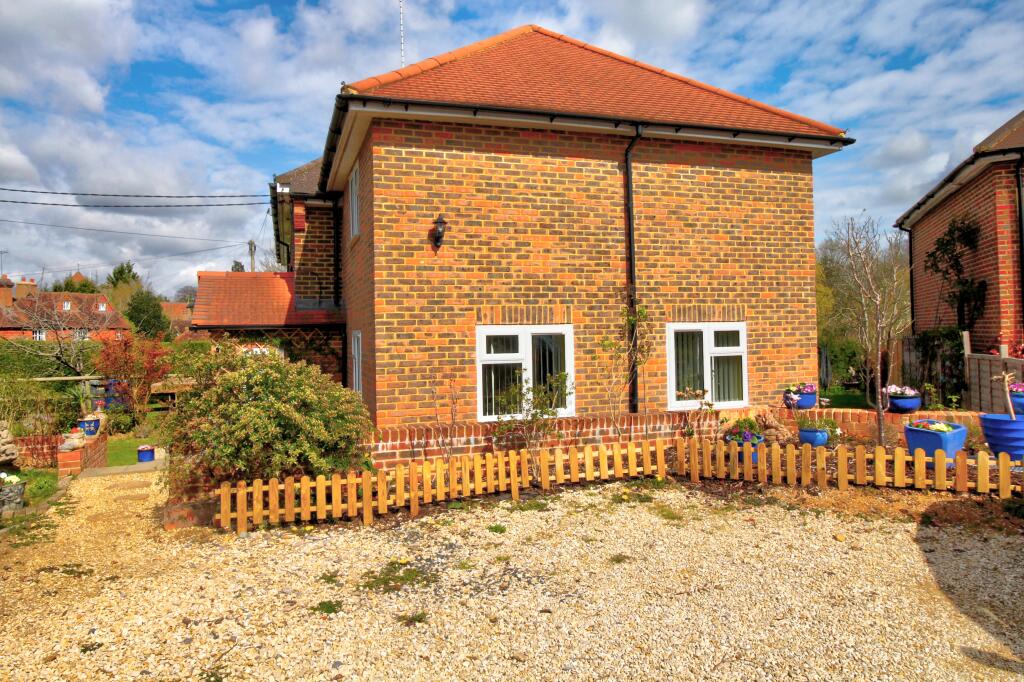Turners Mead, Godalming, GU8 - View 4