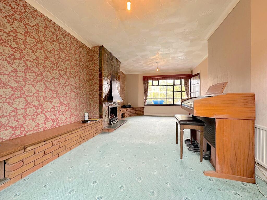 Hollybank Avenue, Essington, Wolverhampton, WV11 photo 3