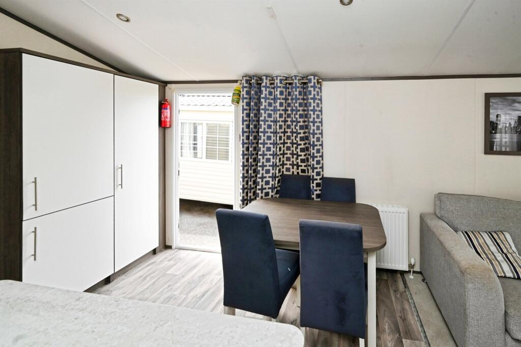 House in North Kesteven, Dogdyke - More