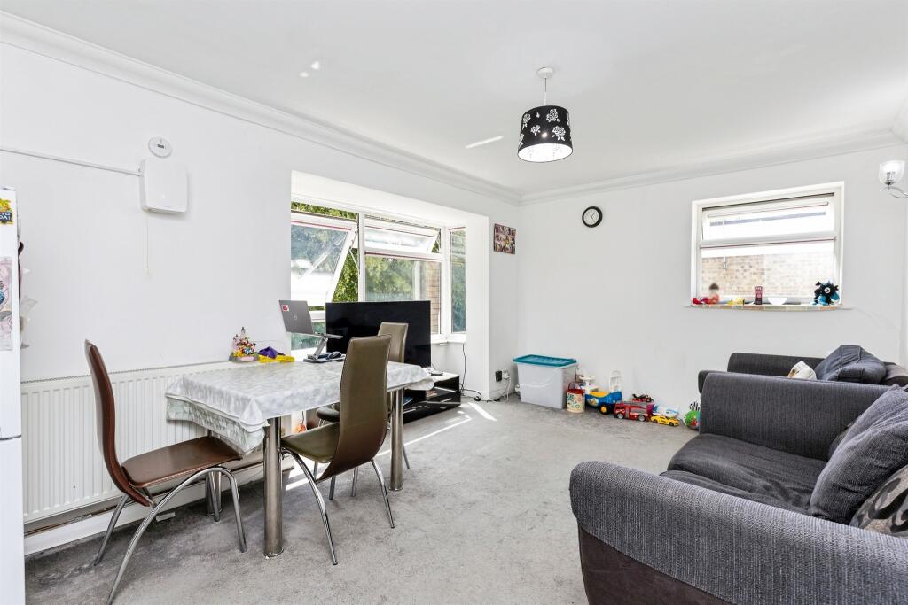 Apartment in Crawley, West Sussex - More