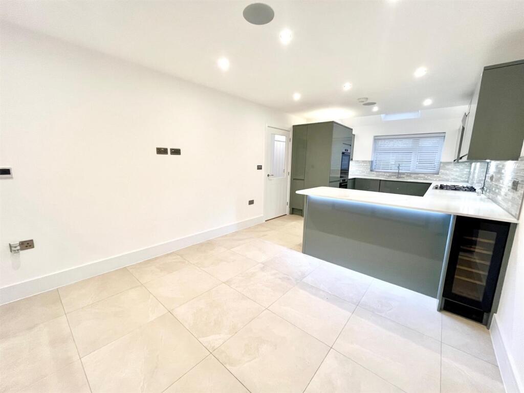 Hopton Road, Stevenage photo 4