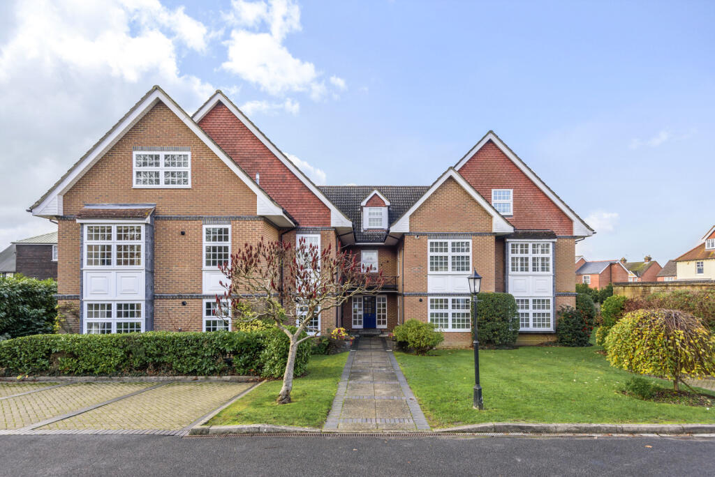 Main image of property: Bourne Heights, Frensham Road, Farnham, GU9