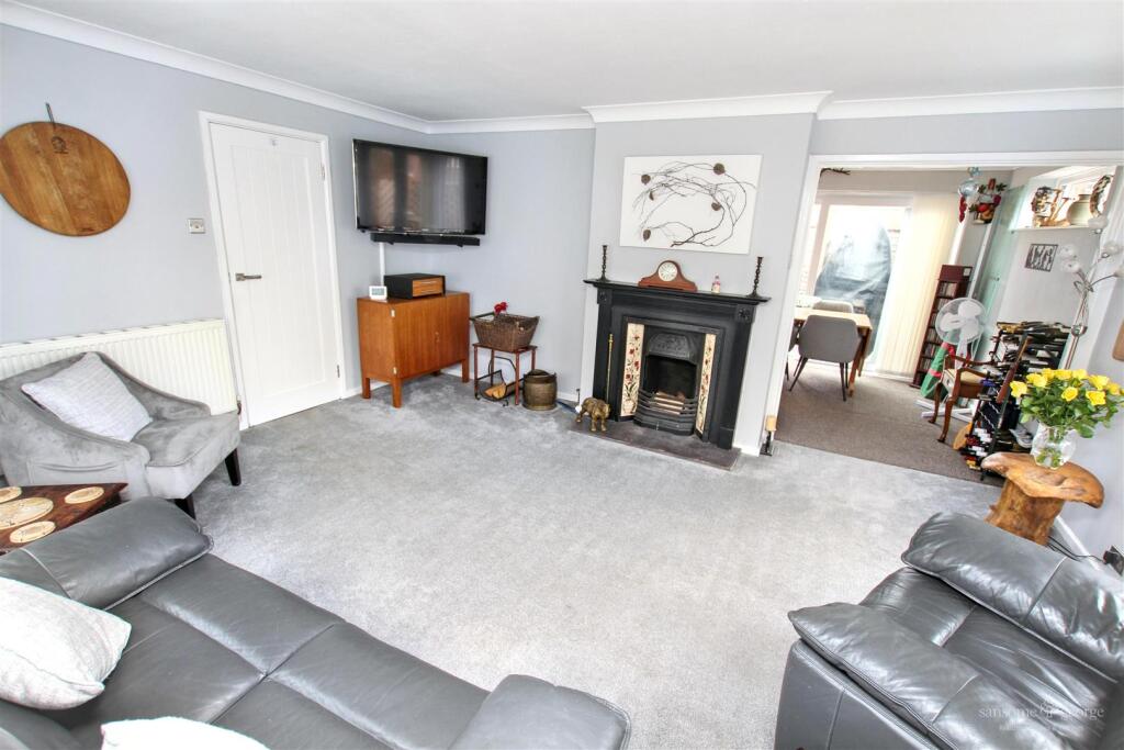 Foxcombe Drive, Tilehurst, Reading photo 2