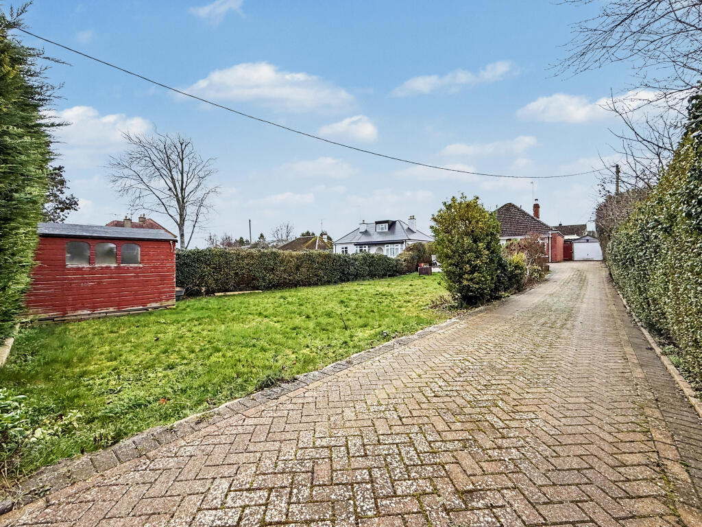3-bed detached on Highworth Road, Faringdon, SN7, £450,000