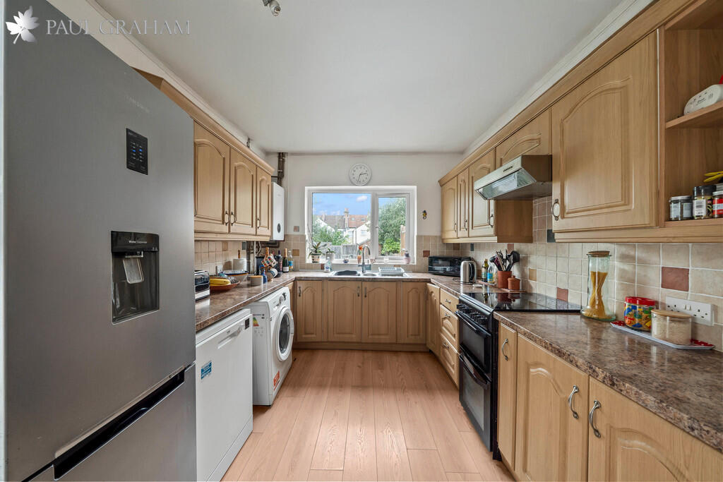 House in Sutton - View 4