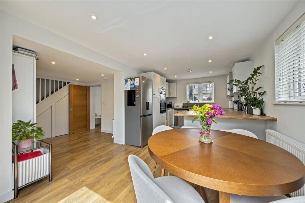 Cross Street, Hampton Hill - View 4