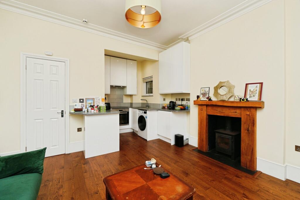 Apartment in London - View 2