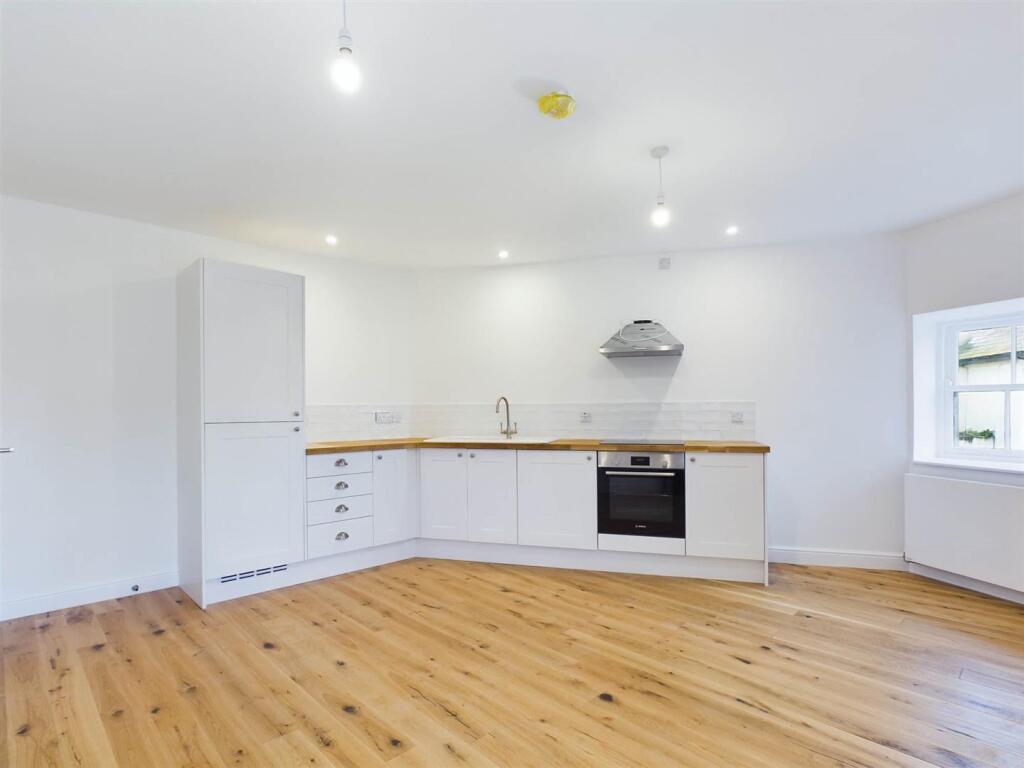 Apartment in Torquay - View 2