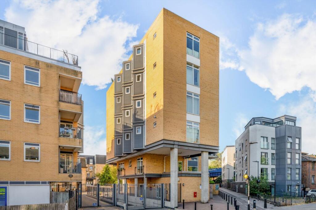 Apartment in London - More