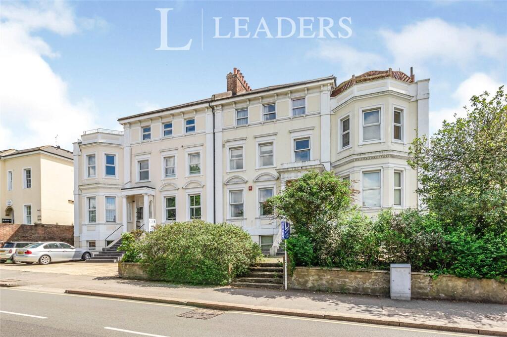 Studio studio on St. Mark's Hill, Surbiton, Surrey, £225,000