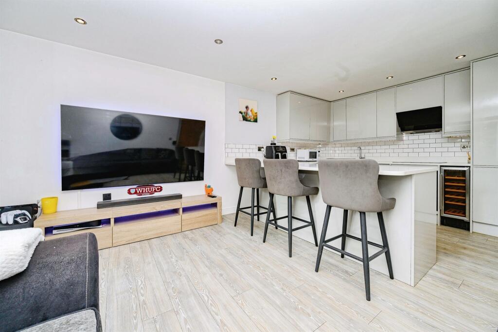 Apartment in Hemel Hempstead - View 4