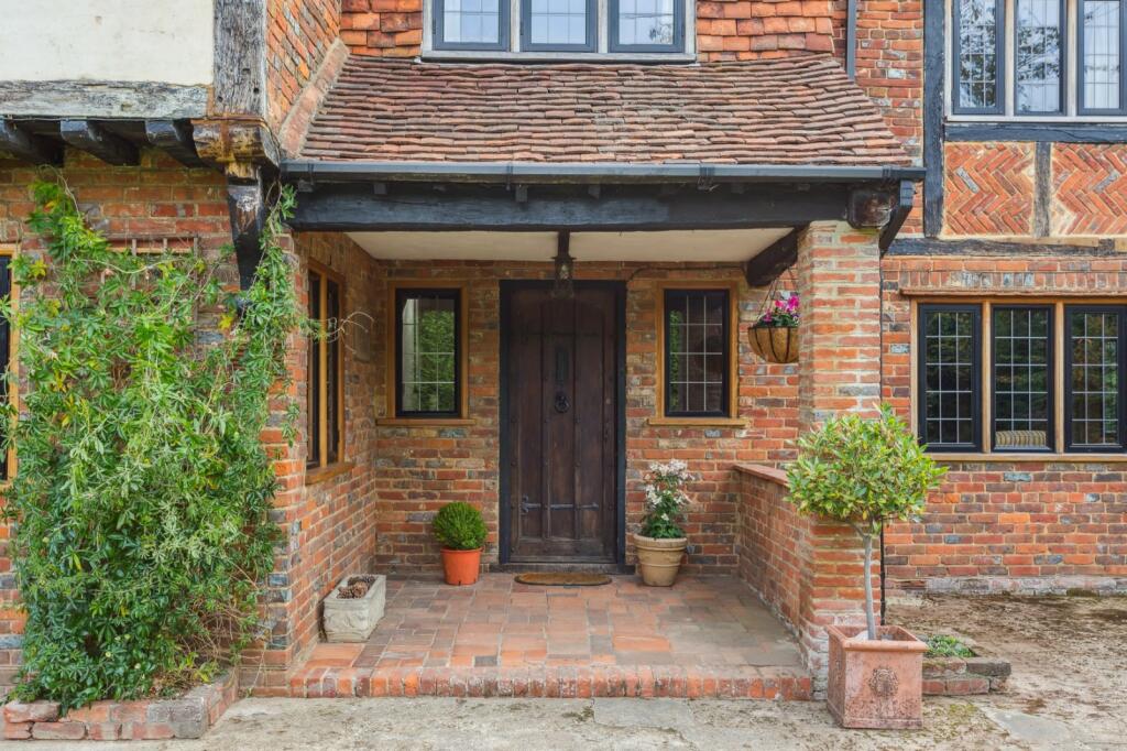 Main image of property: Copthall Corner, Chalfont St. Peter, Gerrards Cross, Buckinghamshire, SL9