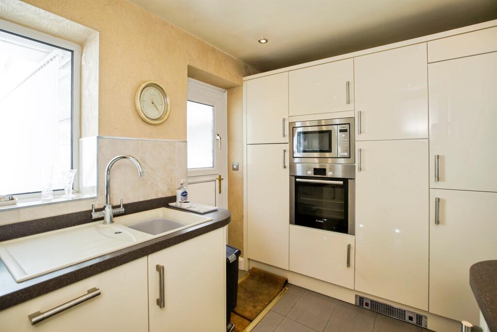 House in Halifax - View 5