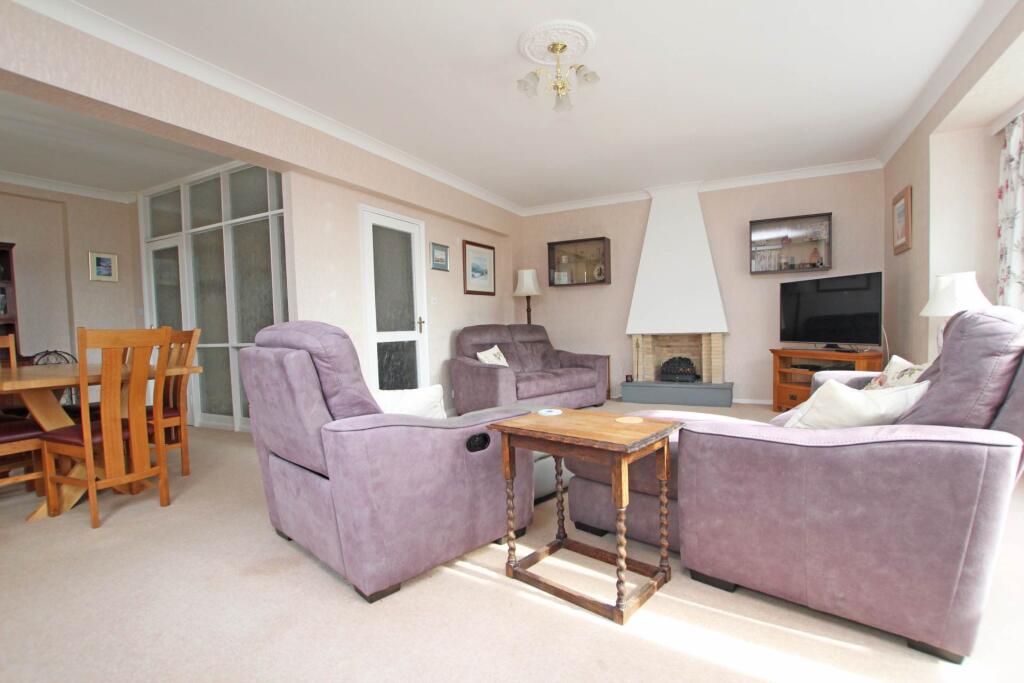 Apartment in Eastbourne, East Sussex - View 2