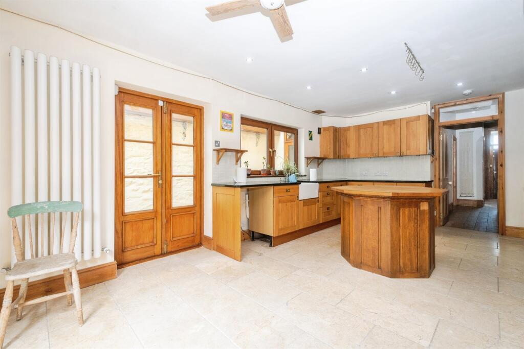 House in Plymouth - View 4