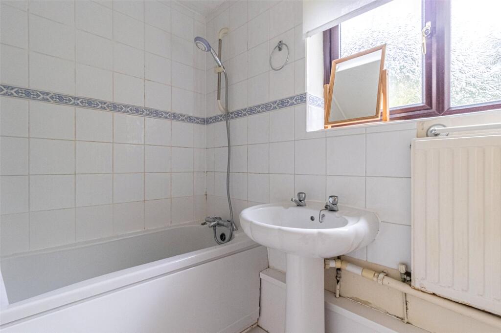Apartment in Swindon, The Prinnels, Grange Park - View 5