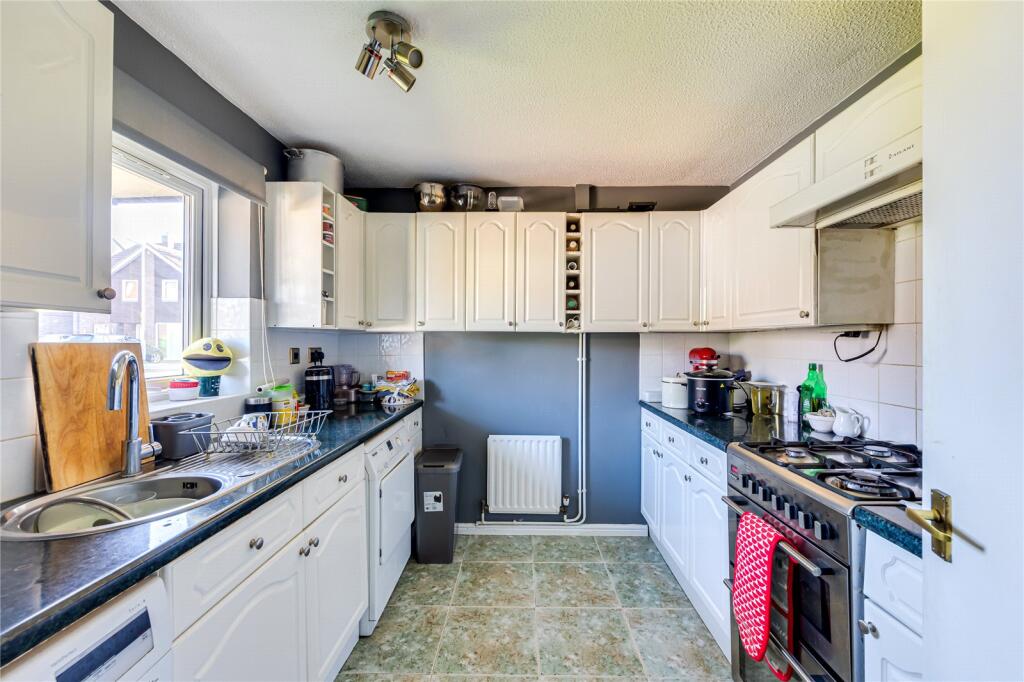 Mount Pleasant Avenue, Toddington, Bedfordshire, LU5 photo 2