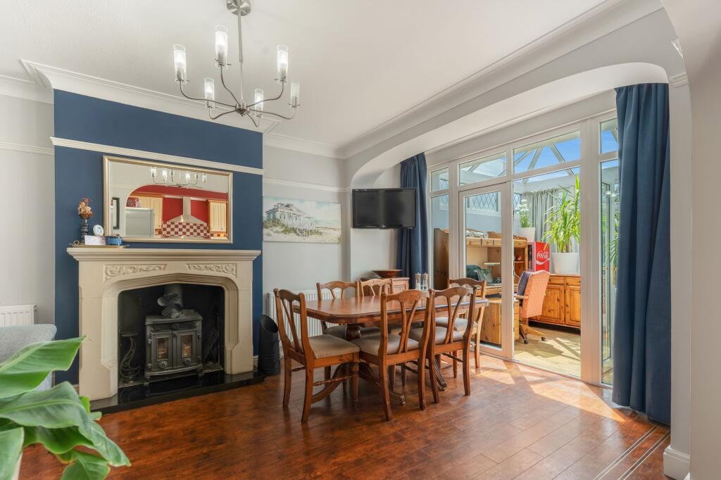 Briarwood Road, Epsom, KT17 photo 4