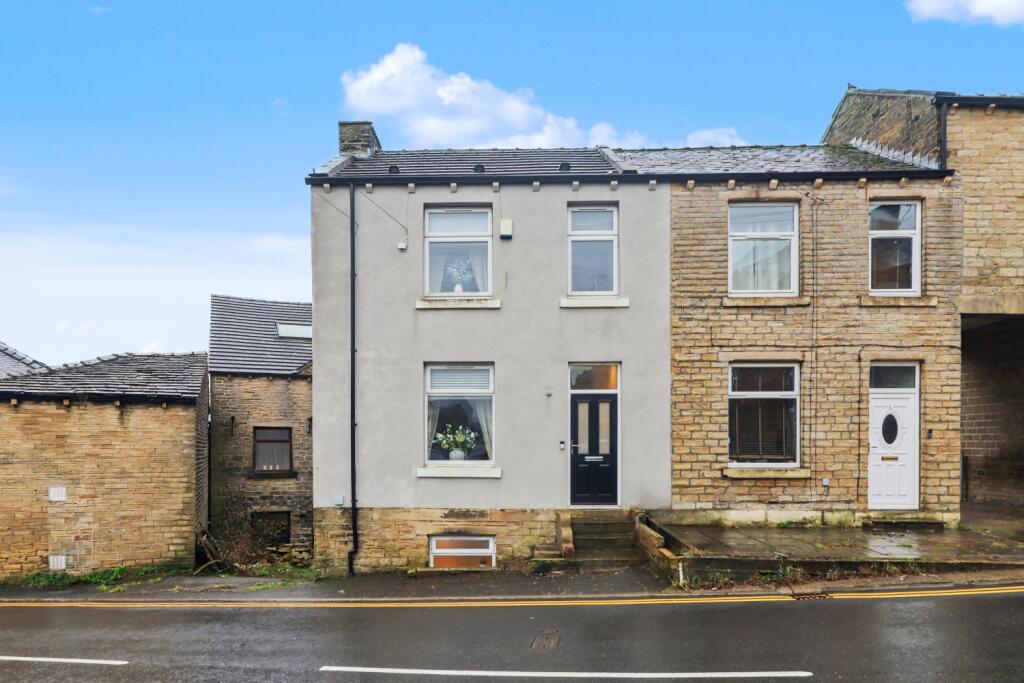 Main image of property: 3 KNOWL ROAD, GOLCAR, HUDDERSFIELD
