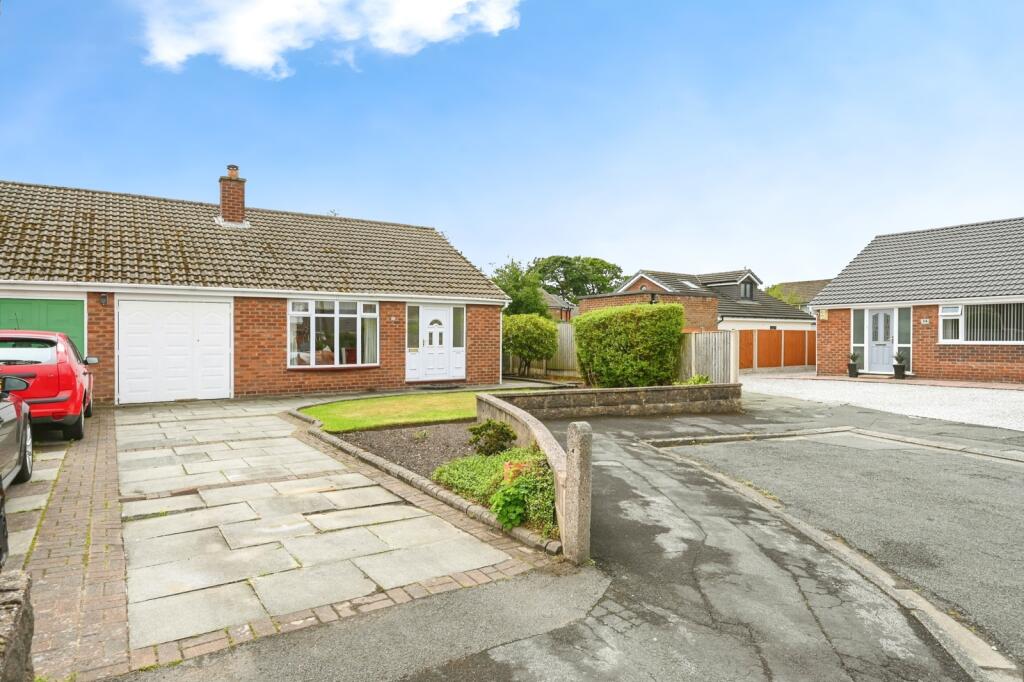 3-bed bungalow on Lynton Close, Penketh, Warrington, Cheshire, WA5, £275,000