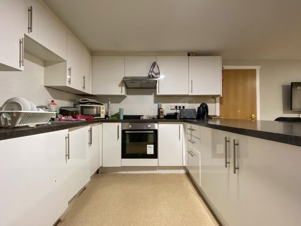 Apartment in Cardiff, Maindy, Cathays - View 2
