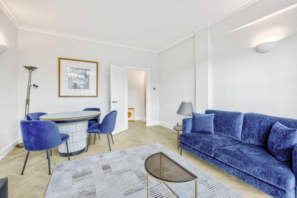 Apartment in London, Mayfair - View 3