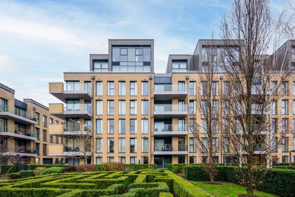 1-bed flat on Central Avenue, London, SW6, £720,000