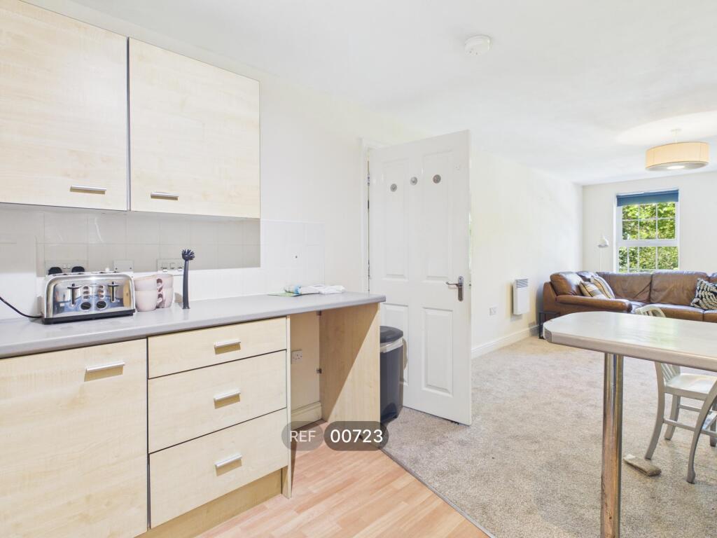 Apartment in Hull - View 4