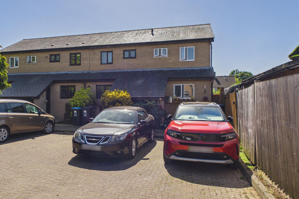 1-bed terraced on Bowmans Court, Hemel Hempstead, HP2, £250,000