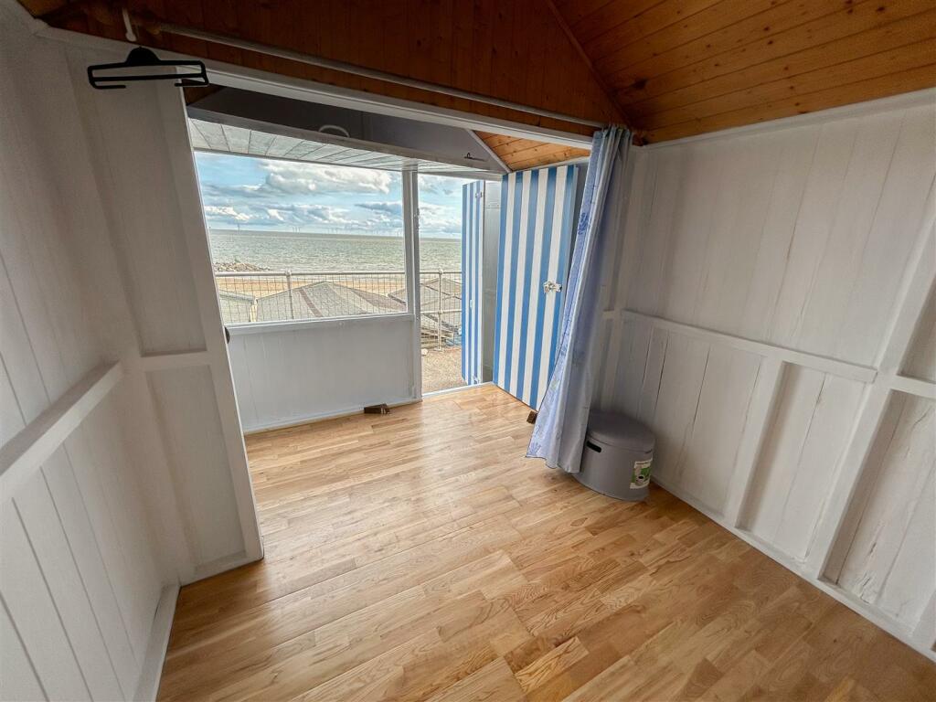 11 Ambleside Court photo 5