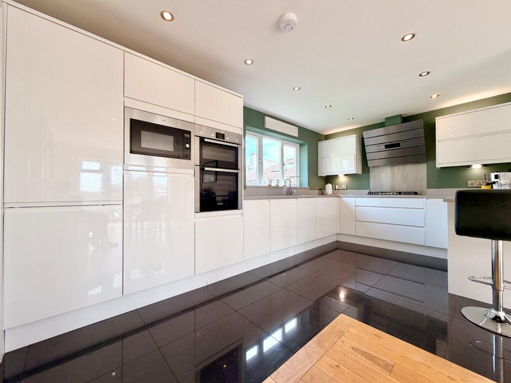 Woodhill Avenue, Portishead, Bristol, Somerset, BS20 - View 6