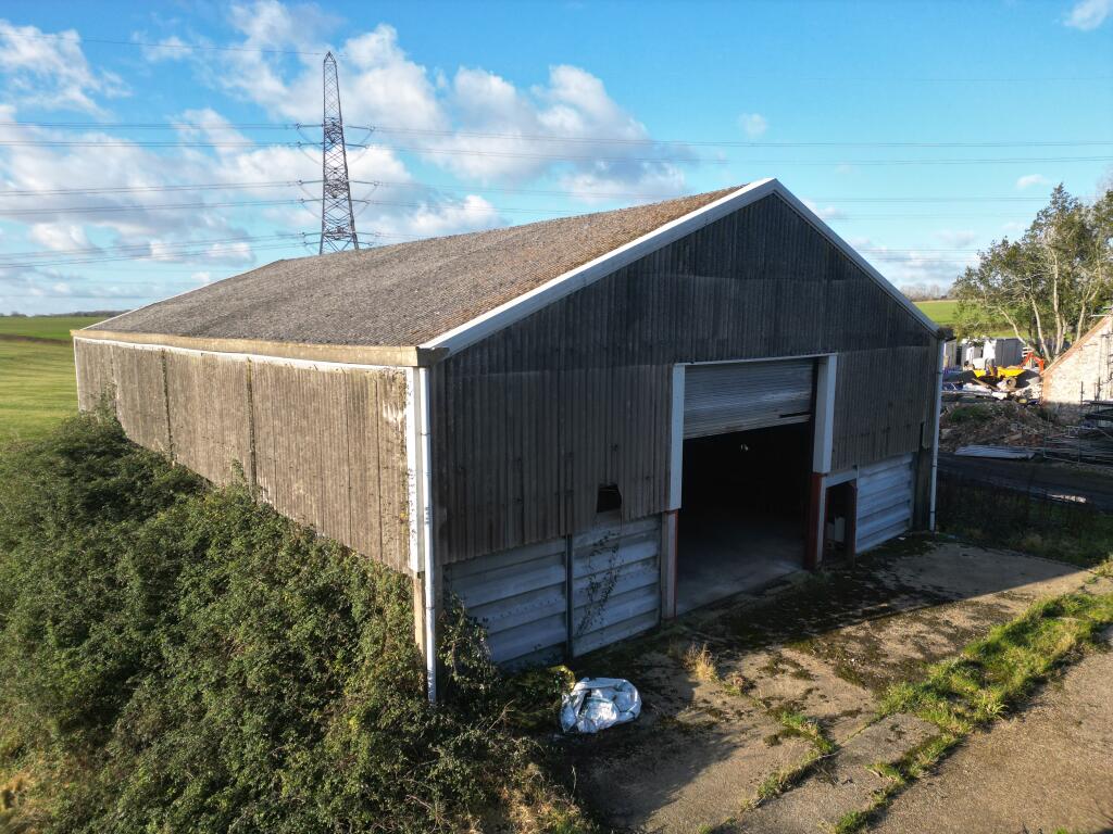Main image of property: Ludmore Barn, Broadway Lane, Lovedean, Waterlooville, Hampshire, PO8 0SG