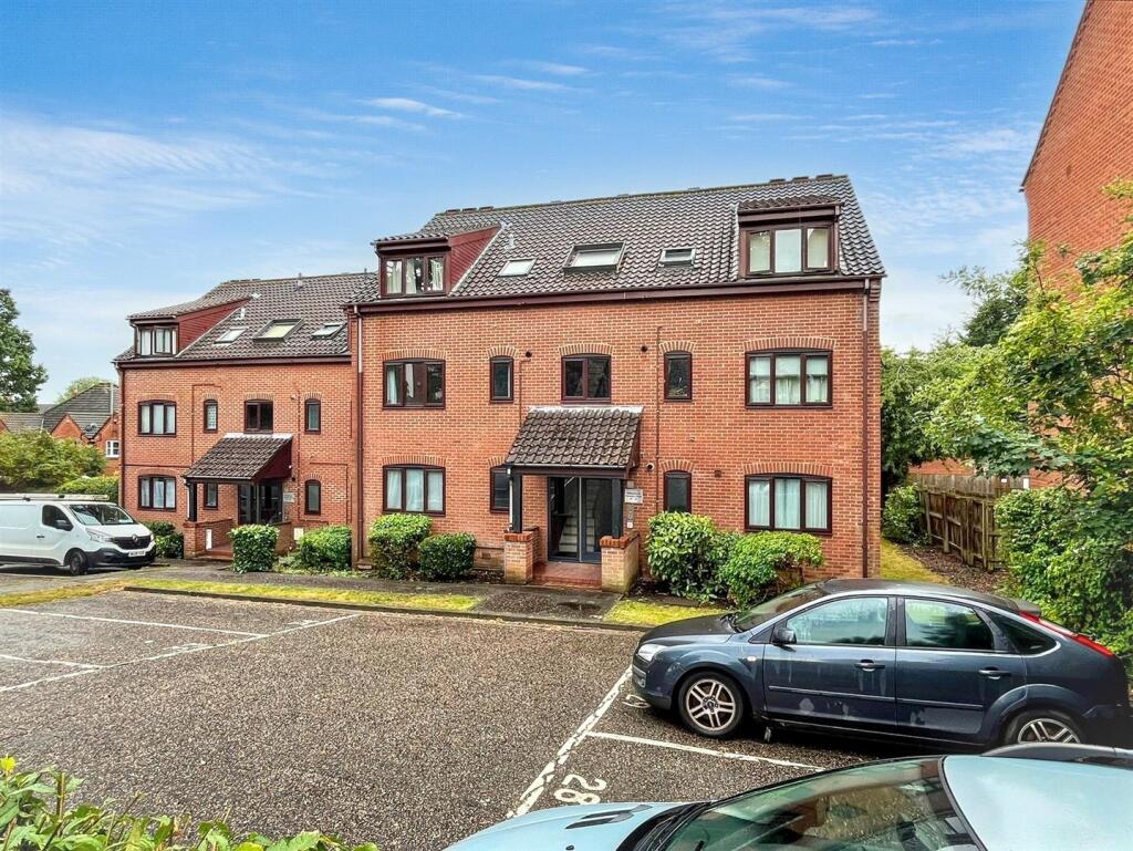 Main image of property: Roseville Close, Norwich, NR1