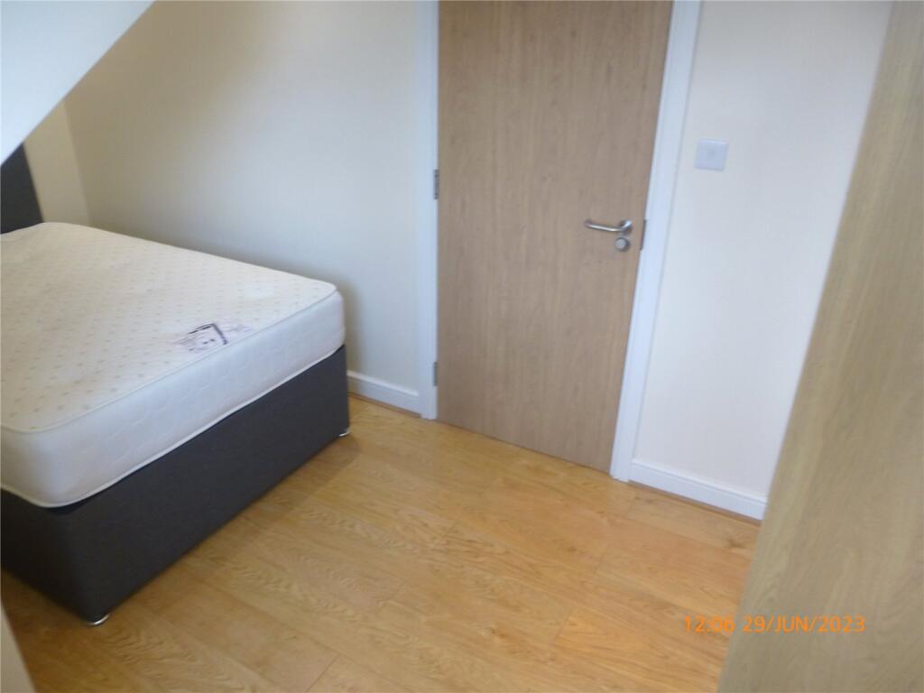 Apartment in Cardiff, Roath - View 5