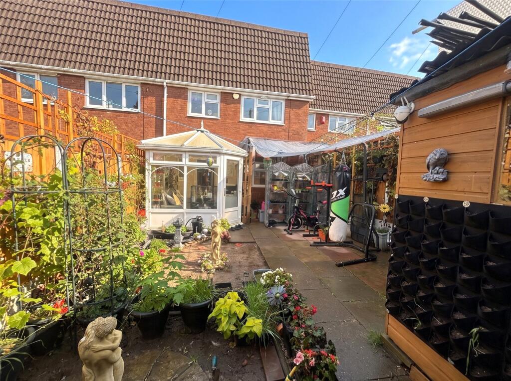 Eastney Crescent, Pendeford, Wolverhampton, West Midlands, WV8 photo 4
