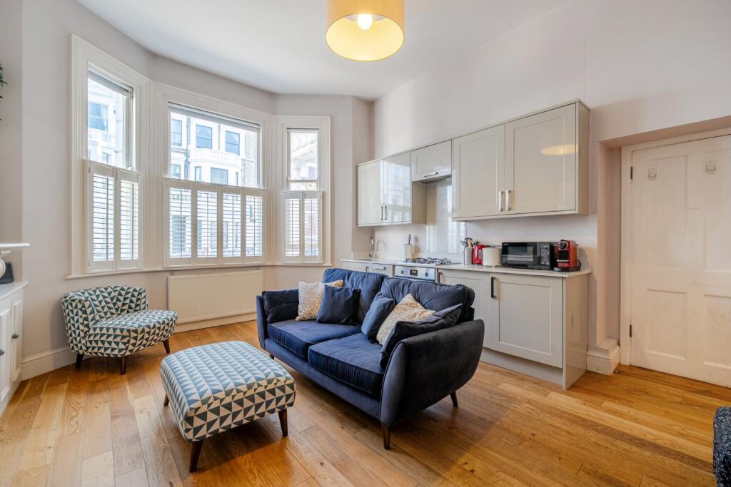 Apartment in London, West Kensington - More