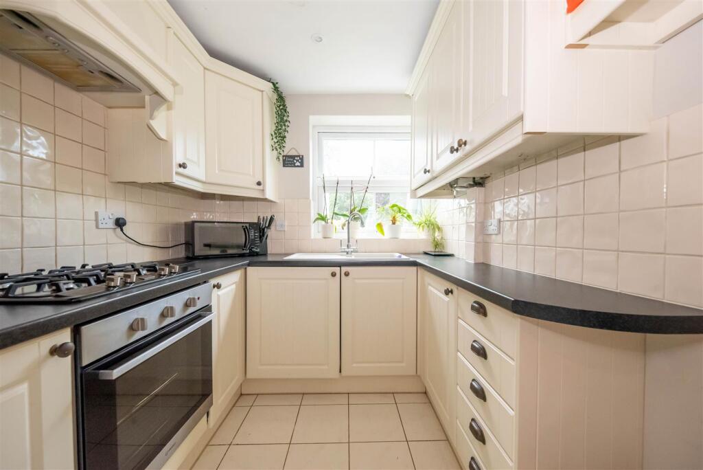 Winchester Street, Farnborough photo 4