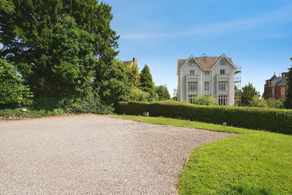 Apartment in Malvern Hills, Malvern - View 2