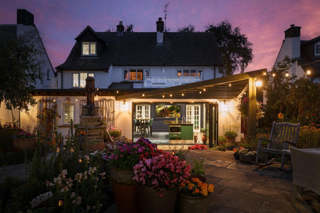 House in Leeds, West Yorkshire - View 2