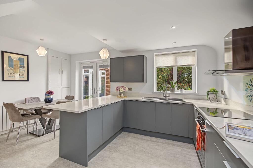 St. Martins Road, Sale, Cheshire, M33 photo 4