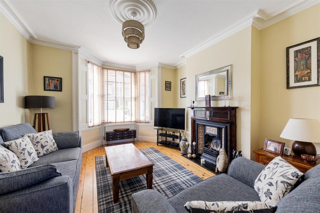 House in London, Whipps Cross, Leyton - View 5